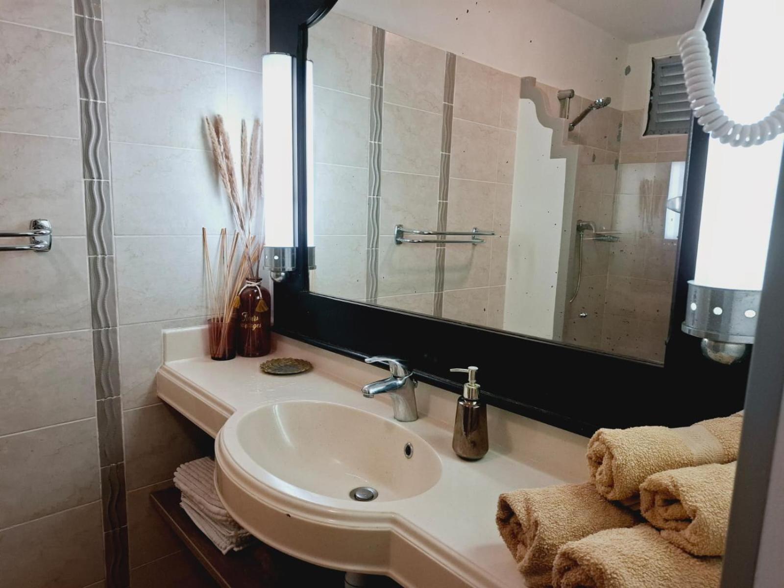 Suite 4 Pers Dans Village Vacances Sainte-Anne  Exterior foto